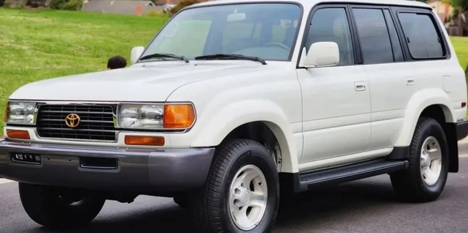 Toyota Land Cruiser 1997 року з пробігом 7544 км продають на аукціоні