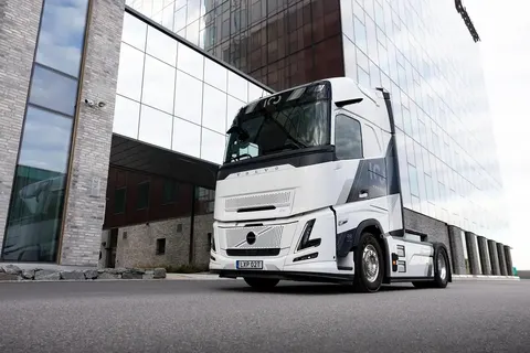 Volvo Trucks готує ювілейну серію вантажівок до 100-річчя
