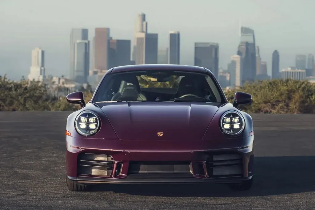Porsche повертає механіку для 911 Carrera S: що відомо
