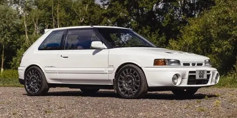Mazda 323 GT-R: рідкісний повнопривідний хетчбек 90-х виставили на британський аукціон