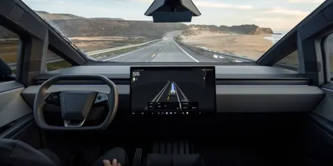 У Конгресі США вимагають перевірити, чи надійно Tesla контролює увагу водіїв