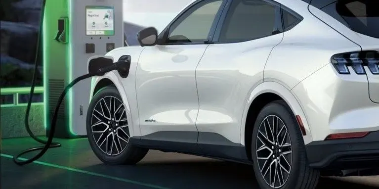 GM і Ford згортають електромобільну риторику: що це означає для покупців