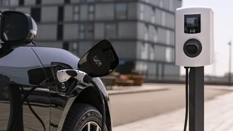 Продажі електрокарів в Україні впали на 44%: що купують