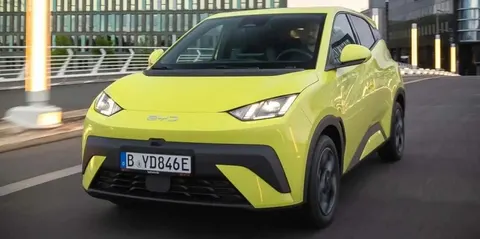 Електромобілі вперше обігнали бензинові авто в Британії