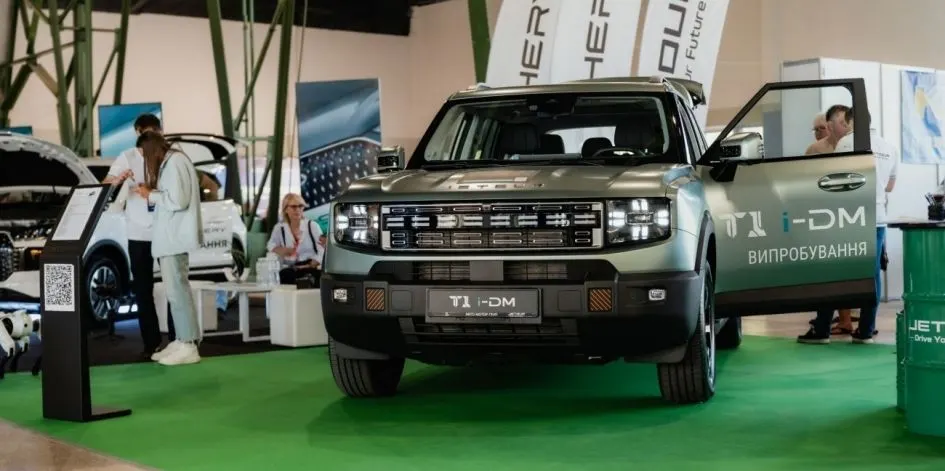 JETOUR T1 i-DM показали на Plug-In Ukraine 2026 у Києві