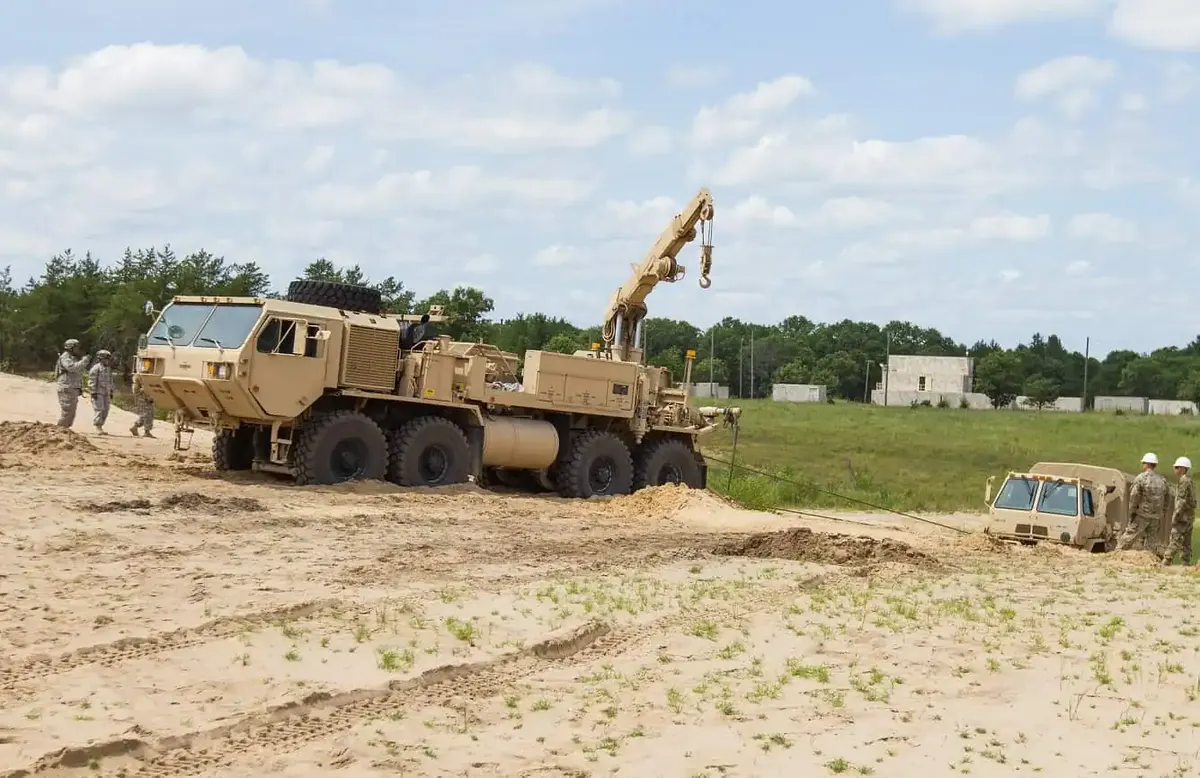 Oshkosh M984A4 в Україні: що вміє американський евакуатор 8х8