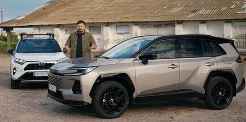 Toyota RAV4 і Renault Duster очолили ринок нових авто у серпні