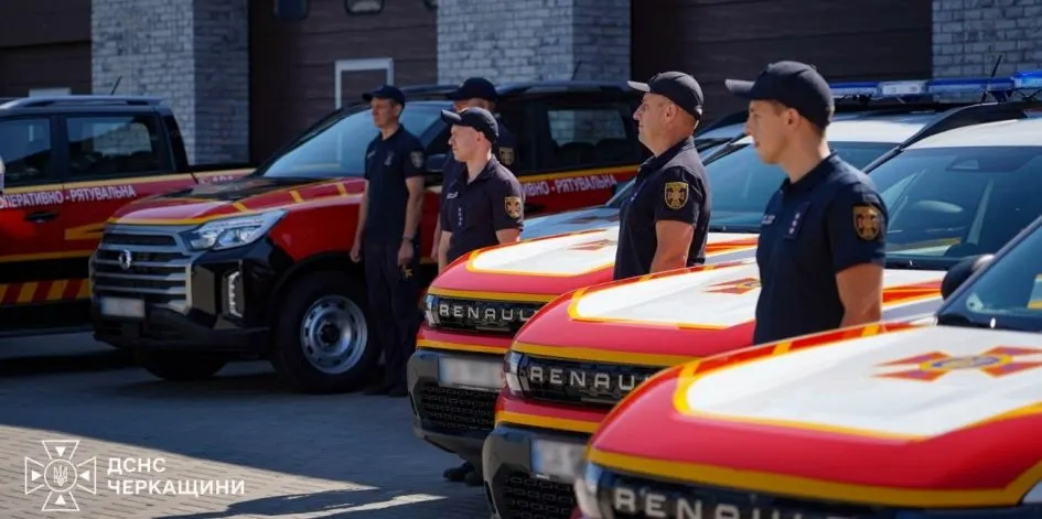 Рятувальники Черкащини отримали 8 нових автомобілів