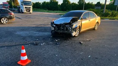 Зіткнення Ford і Toyota на Кіровоградщині: водій у лікарні, поліція відкрила спр