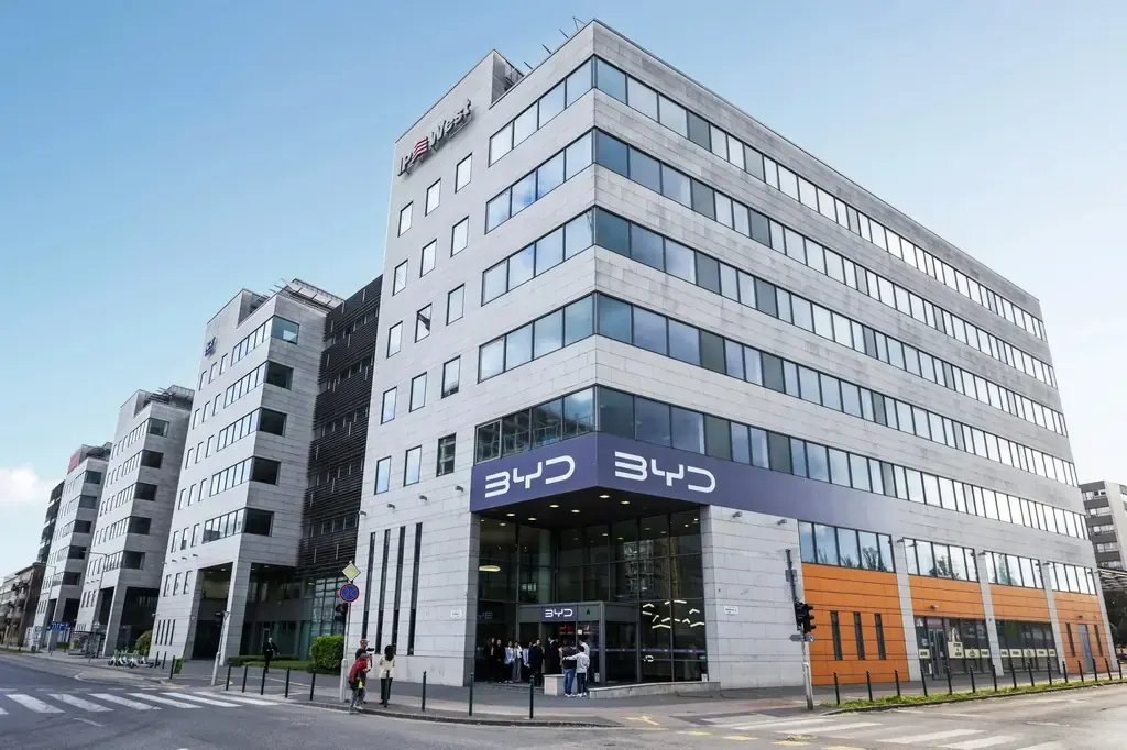BYD планує три заводи та батарейне підприємство в ЄС