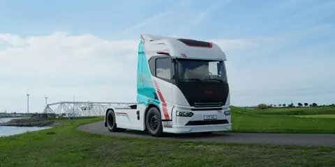 BYD показав електричний тягач на 986 к.с. із зарядкою 1,5 МВт
