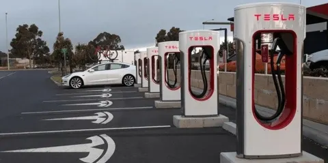 Tesla будує окремі Supercharger для роботаксі: що це означає