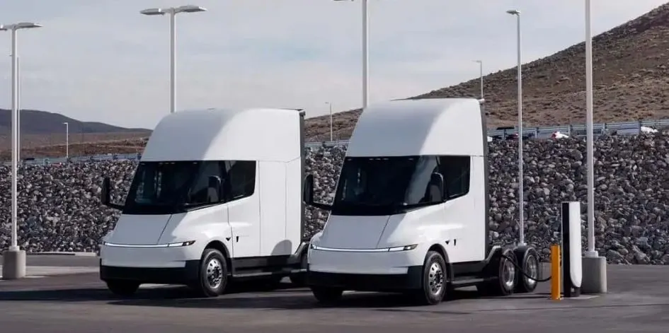 Tesla будує в Європі мережу зарядок для вантажівок: 100 терміналів до 2027 року