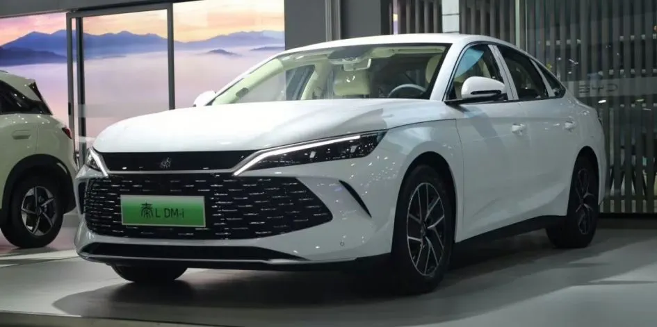 BYD відкликає 183 211 автомобілів Tang і Qin через дефект педалі гальма
