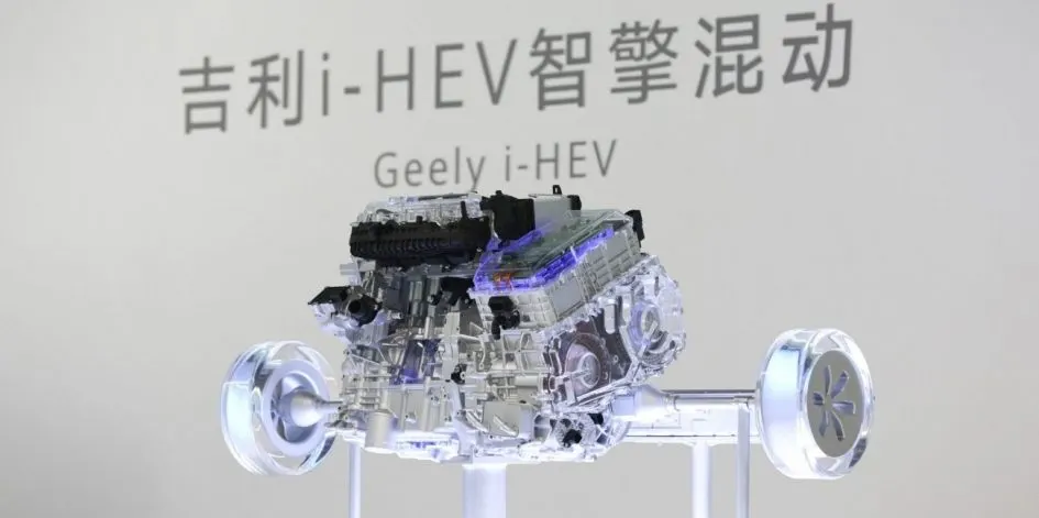Geely відмовляється від нових бензинових моделей на користь гібридів i-HEV