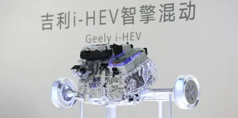 Geely відмовляється від нових бензинових моделей на користь гібридів i-HEV