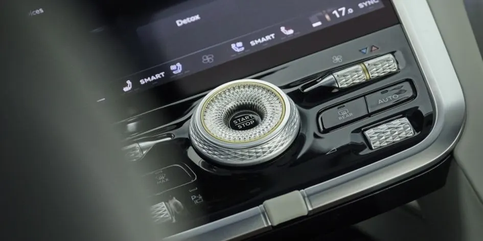 Bentley розкриває деталі системи керування електрокросовера Torcal