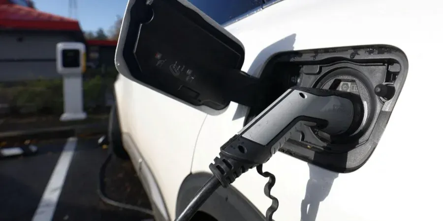 Електромобілі в ЄС та Україні: рекордні продажі, але парк майже не змінився