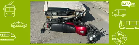 У Сокирянах автомобіль зіткнувся з мотоциклом: постраждав водій
