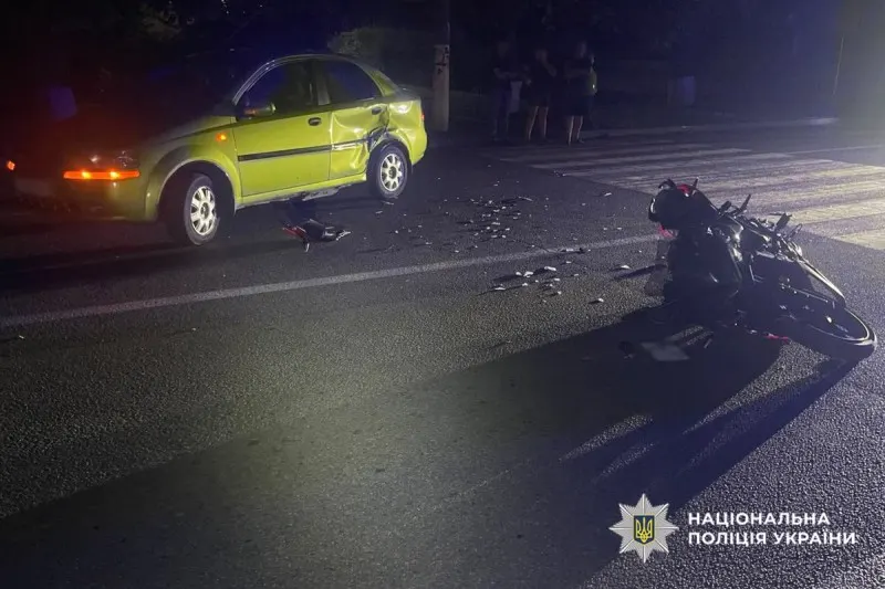 У Чорнобаї Chevrolet збив мотоцикл: постраждали водій та 16-річна пасажирка