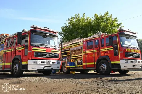 Британія передала Лівинецькій громаді пожежний автомобіль