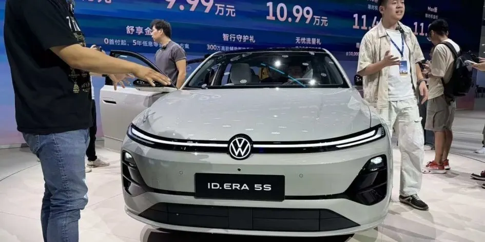 Volkswagen показав у Китаї ID.Era 5X і запустив продажі гібрида 5S