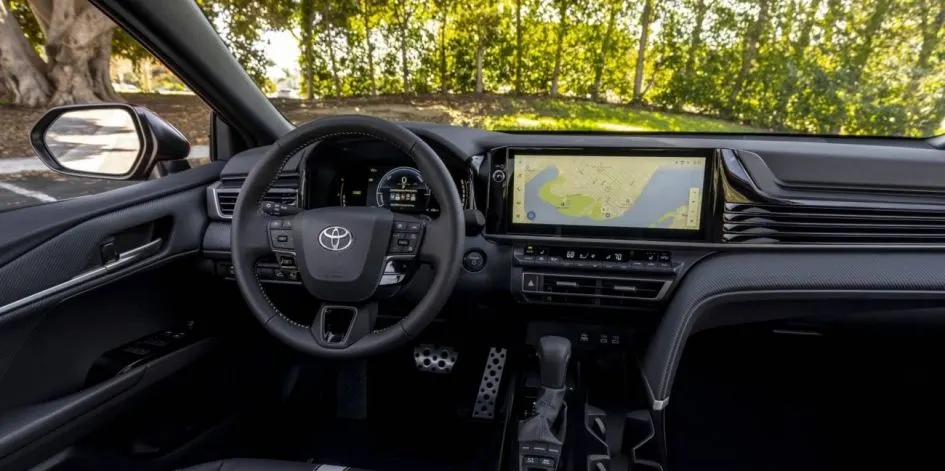 Toyota відкликає 508 тисяч Camry через збій панелі приладів