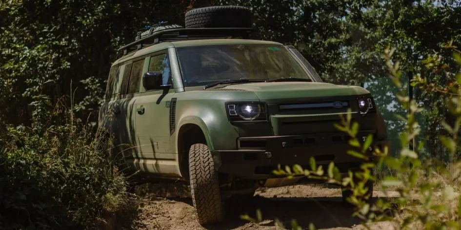 Land Rover показав військовий Defender Wolf Series II для армії Британії