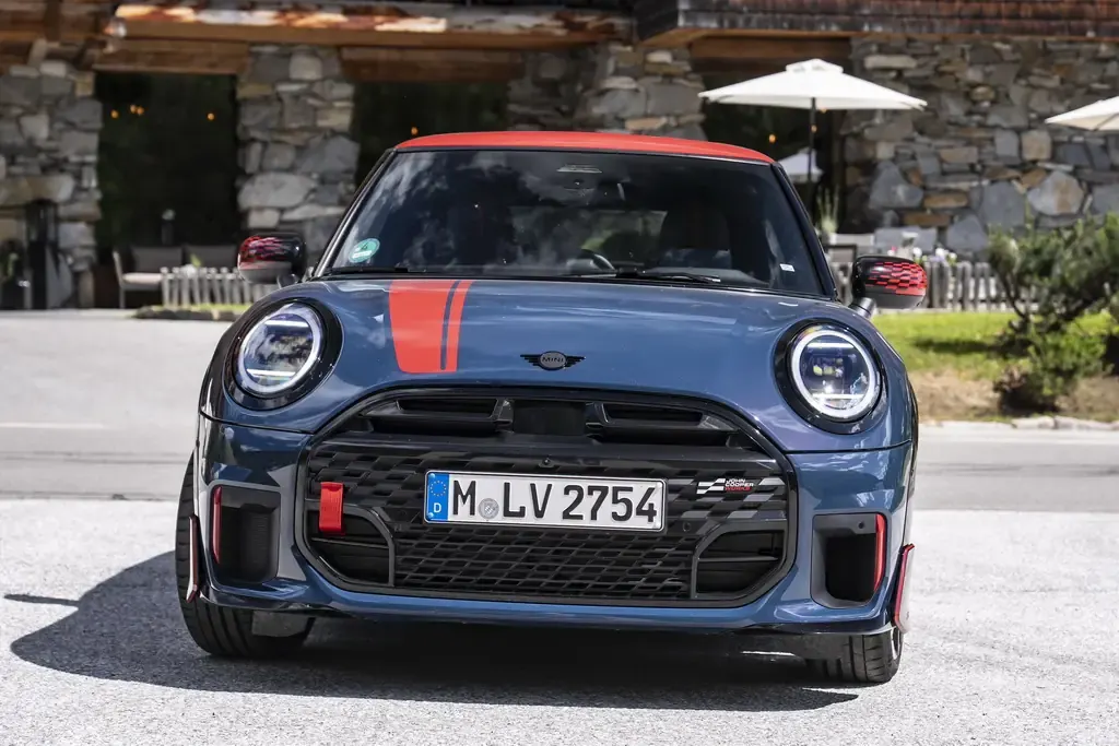 Mini JCW: новий пакет аксесуарів для трьохдверного хетчбека