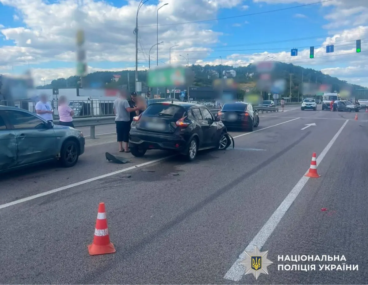 ДТП на Обухівщині: зіткнулися чотири автомобілі, є постраждалі