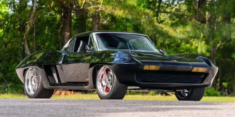 Corvette C2 1963 року перетворили на середньомоторний суперкар