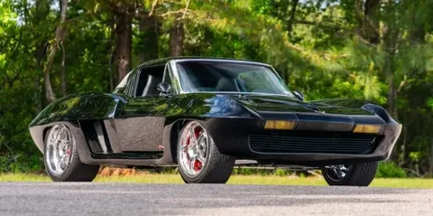 Corvette C2 1963 року перетворили на середньомоторний суперкар