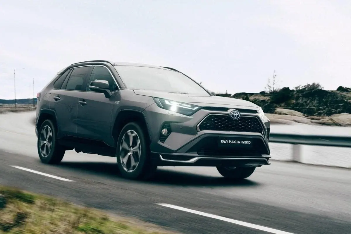 Toyota RAV4 лідирує: ТОП-10 найпопулярніших нових авто в Україні за серпень