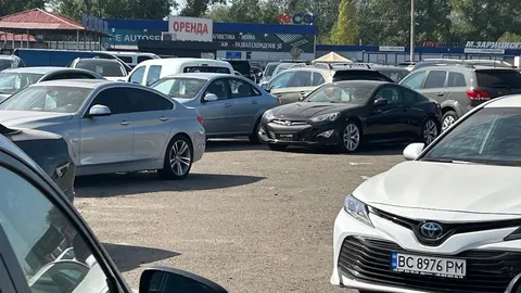 Майже 30% вживаних авто в Україні переоформлюють через Дію