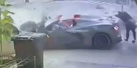 У Нью-Йорку Corvette збив пішохода і врізався у винний магазин: що відомо
