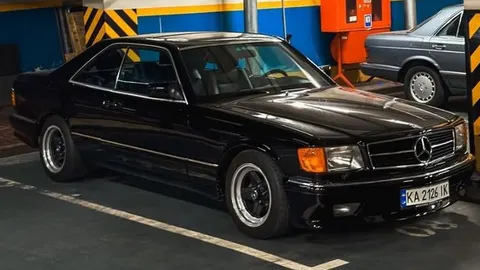 У Києві продають реставрований Mercedes-Benz 500SEC 1983 року за $70 000