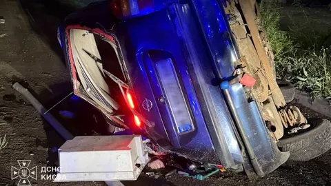 У Києві Opel упав із Південного мосту: водій загинув