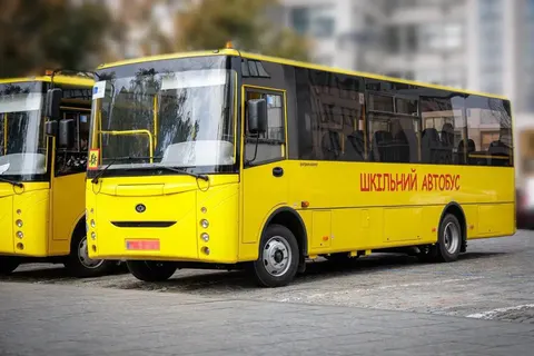 Харківщина отримала вісім нових шкільних автобусів для трьох громад