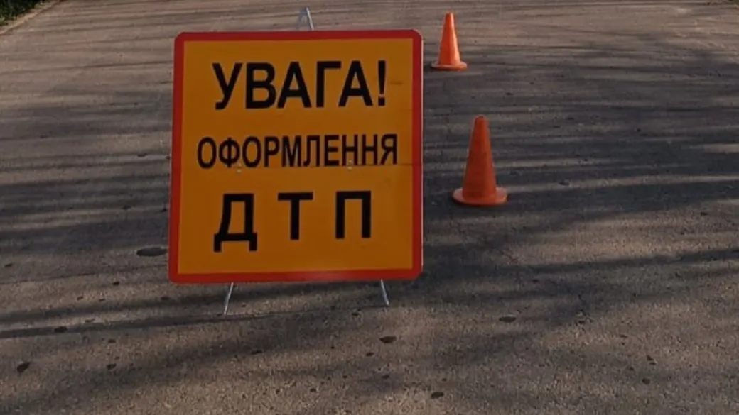 У Львові мотоцикл зіткнувся з авто: постраждали водій та підліток
