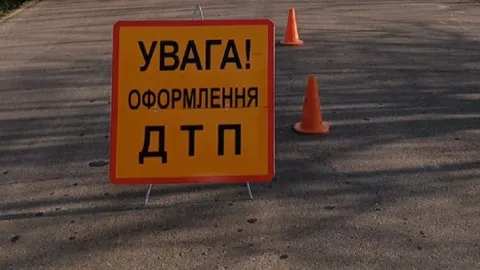 У Львові мотоцикл зіткнувся з авто: постраждали водій та підліток