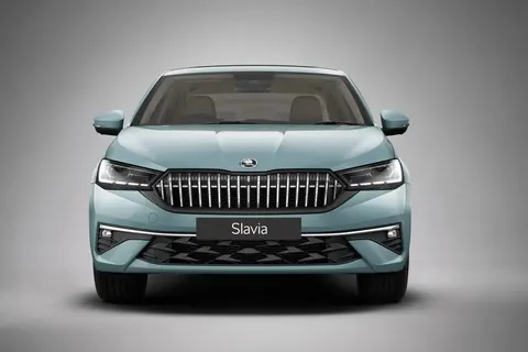 Skoda оновила бюджетний седан Slavia: штучний інтелект і новий автомат
