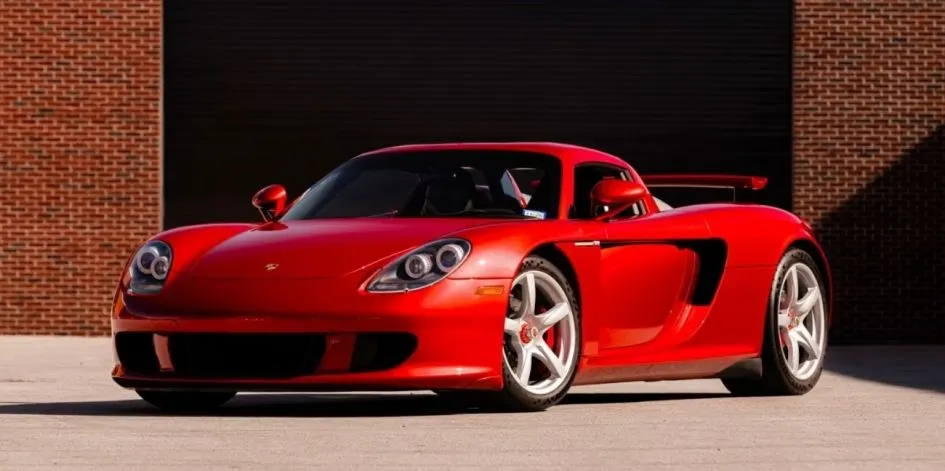 Porsche Carrera GT у кольорі Ferrari знову виставлять на аукціон