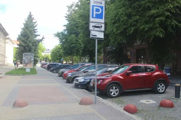У Тернополі за місяць евакуювали 72 авто за порушення паркування