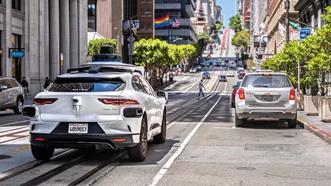 Безпілотні Waymo потрапляють у ДТП на 68% рідше за людей — дослідження