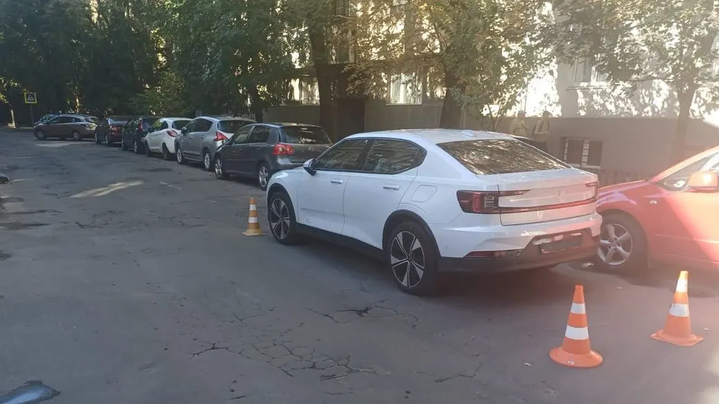 У Львові Polestar наїхав на 11-річного пішохода: дитину госпіталізовано