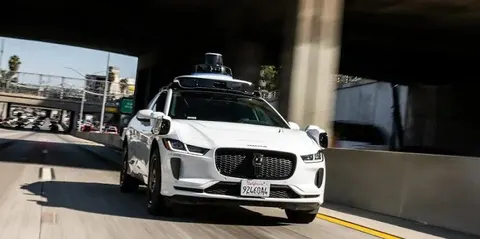 У Сан-Франциско роботаксі Waymo зупинили через пасажирів із гвинтівкою