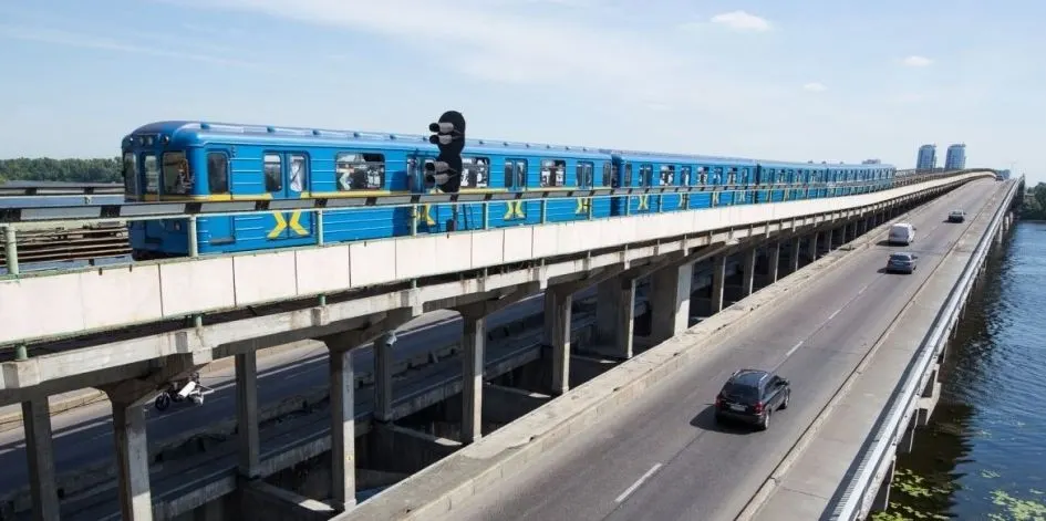 Київ перегляне рух мостами під час тривог: що зміниться для водіїв