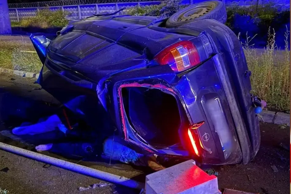 У Києві Opel упав з мосту на Промисловій: водій загинув