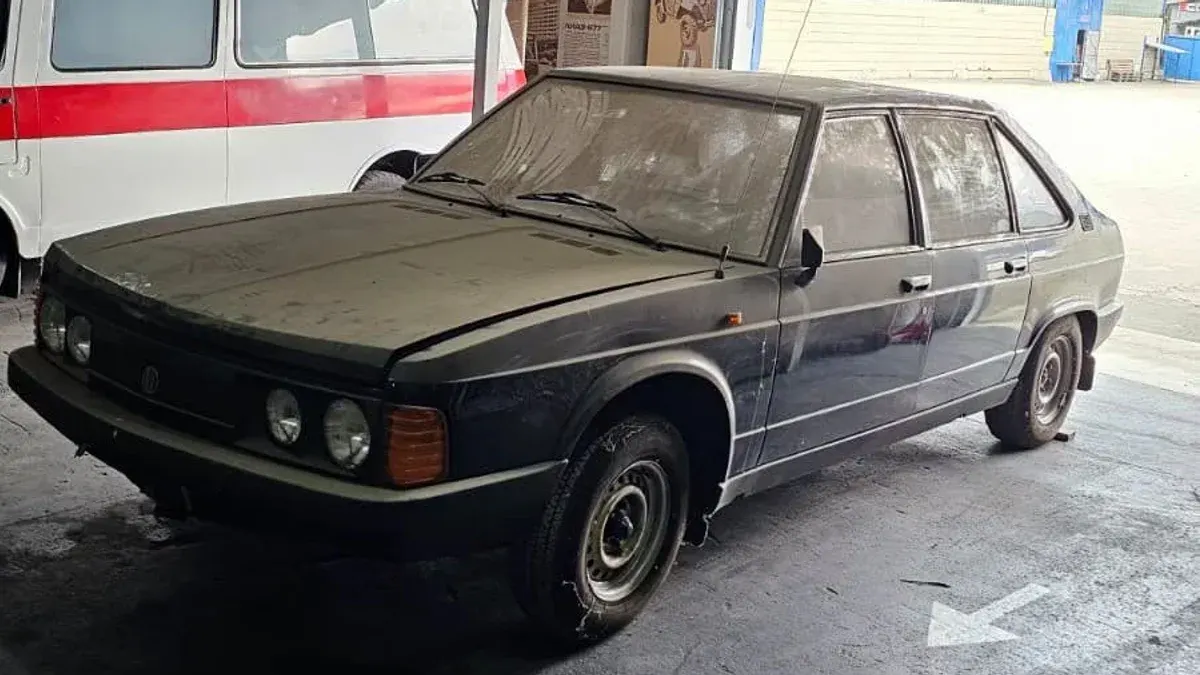 Tatra 613 1991 року з пробігом 3000 км знайдена в Києві
