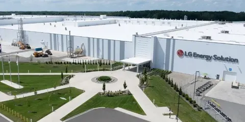 LG запустила у США завод батарей для електрокарів і мереж